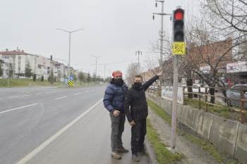 Kavşaklara Motosiklet Uyarı Levhası
