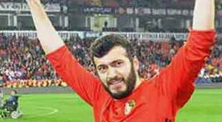 Kayacan da imza verdi