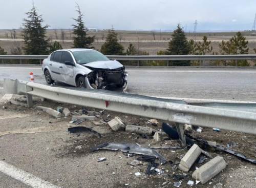 Kaygan yol kaza getirdi, 1 kişi yaralandı