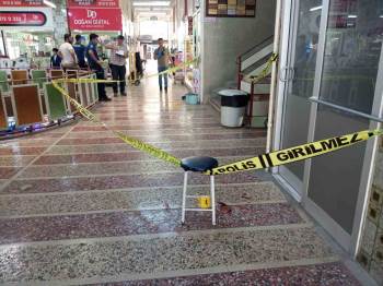 Kayınbiraderin Eniştesini Bıçakladığı An Kameralara Yansıdı
