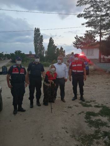 Kayıp Yaşlı Kadın 2 Saat Sonra Bulundu
