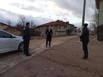 Kaymakam, Karantina Altına Alınan Köyde İncelemelerde Bulundu
