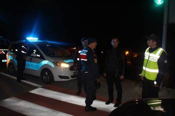 Kaymakam Abbasoğlu, Gece Yapılan Yol Uygulamasına Katıldı
