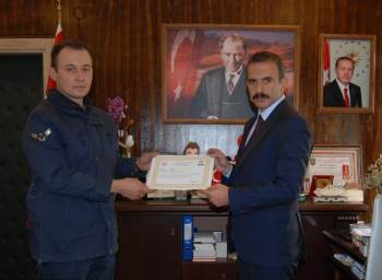 Kaymakam Demirbilek’Ten Jandarmaya Başarı Belgesi
