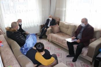 Kaymakam Kanyılmaz, Vatandaşın İhtiyaç Ve Taleplerini Evlerinde Dinliyor
