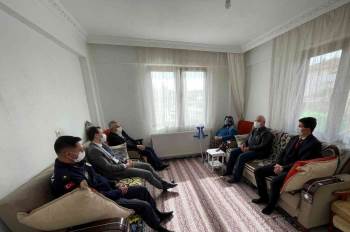 Kaymakam Karadağ’Dan Şehit Annesine Ziyaret
