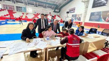 Kaymakam Öztürk, Afetzede Ailelerle Bir Araya Geldi
