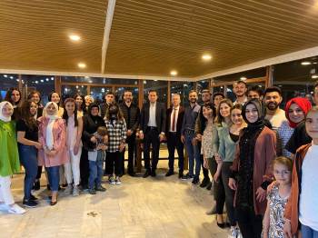 Kaymakam Sosyal Medyadan Gençlerin İftar Davetine Kayıtsız Kalmadı
