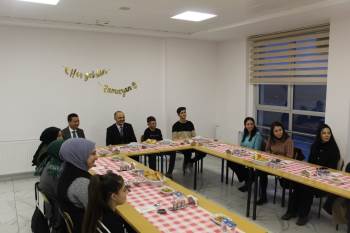 Kaymakam Sözen Lise Öğrencilerinin Davetini Kırmadı
