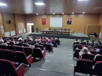 Kaymakam Tosun, 8. Ve 12. Sınıf Öğrencileriyle Bir Araya Geldi
