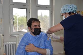 Kaymakam Tuncer, Covid-19 Aşısı Oldu
