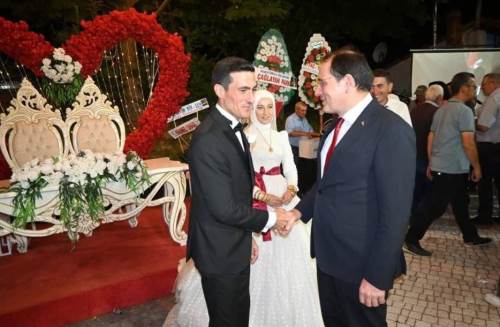 Kaymakam Türker'den genç çifte anlamlı tavsiyeler