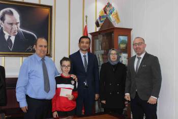 Kaymakam Ünal Başarılı Sporcuyu Ödüllendirdi
