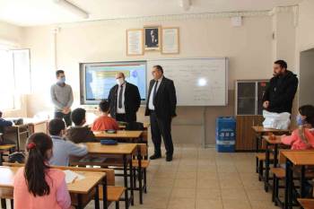 Kaymakam Ünal’Dan Yarıyıl Tatili Ardından İlk Ders Zili Çalan Okula Ziyaret
