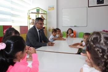 Kaymakam Yavuz, Minik Öğrencilerin İlk Gün Heyecanına Ortak Oldu
