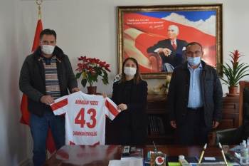 Kaymakam Yazıcı’Ya 43 Numaralı Forma
