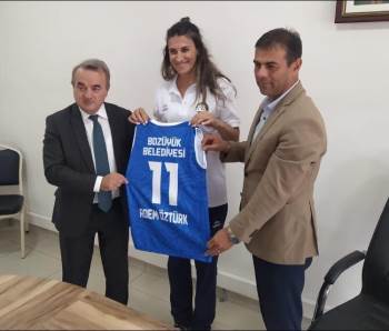 Kaymakama Forma Getirdiler
