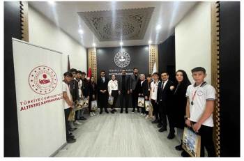 Kaymakamı Bozoğlan, Spor Müsabakalarında Dereceye Giren Öğrencileri Ödüllendirdi
