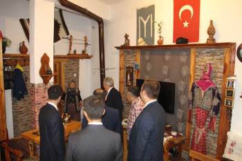 Kaymakamlar, Ahşap Sanatçısı Karaçam’In Eserlerini İnceledi
