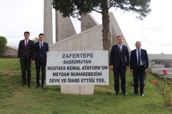 Kaymakamlardan Şehitlere Dua
