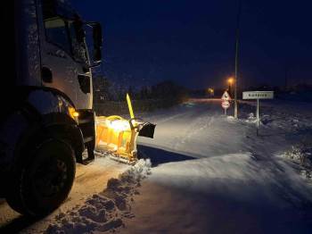 Kayseri Büyükşehir ekipleri 142 mahalle yolunu ulaşıma açtı