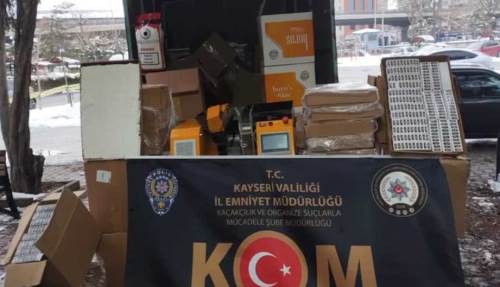 Kayseri'de kaçak sigara yapan çeteye büyük darbe: 2 gözaltı