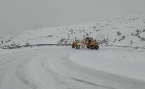 Kayseri'de kapanan yollar açıldı, kırsalda ulaşım sağlandı