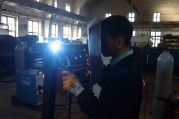 Kayseri'de Merkez Mesleki ve Teknik Anadolu Lisesi öğrencileri iş garantili eğitim alıyor