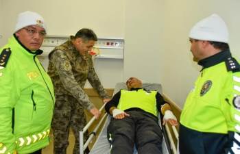 Kayseri’de polis aracıyla otomobil çarpıştı: 1 polis yaralandı