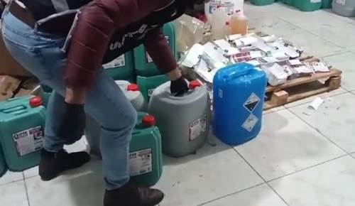 Kayseri'de sahte deterjan ve parfüm üreten çete çökertildi