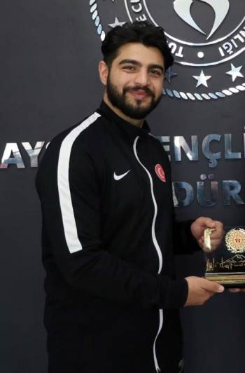 Kayseri'nin gururu Yunus Emre Sayan, milli takım antrenörü oldu