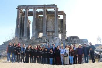 Kayserili Öğrenciler Aizanoi Antik Kenti’Ni Ziyaret Etti
