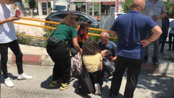 Kaza Yapan Oğluna Bir Şey Olduğunu Zanneden Anne Baygınlık Geçirdi
