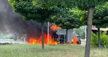 Kaza Yapan Tır Alev Alev Yandı
