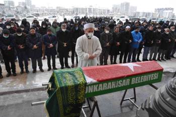 Kazada Hayatını Kaybeden Giresun Sanayi Ve Ticaret İl Müdürü Tuncer Toprağa Verildi
