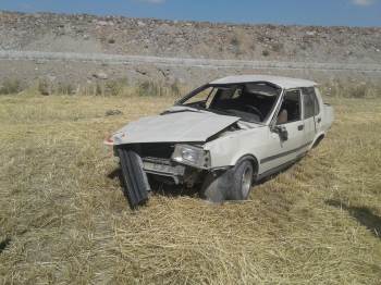 Kazada Hurdaya Dönen Tofaş Marka Otomobilde 2 Kişi Yaralandı

