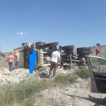 Kazada Kolu Kopan Sürücü Kaldırıldığı Hastanede Yaşamını Yitirdi
