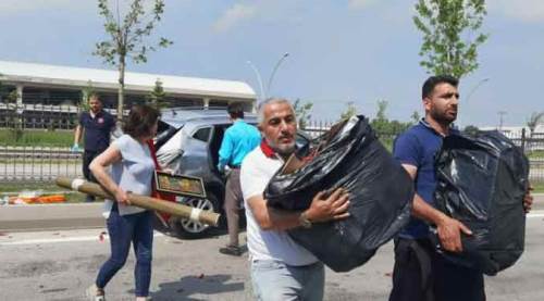 Kazada yaralandı, araçtaki etlerin derdine düştü!