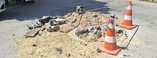 Kazı çalışması yolu daralttı