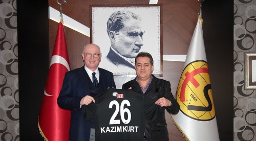 Kazım Kurt, Eskişehirspor kulüp binasında...