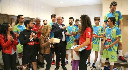 Kazım Kurt'a galibiyet hediye ettiler