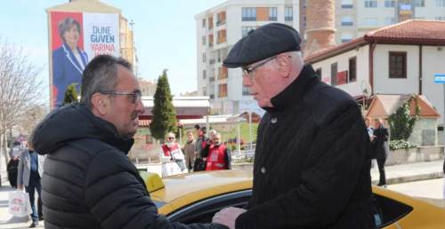 Kazım Kurt Alanönü ve İstiklal Mahallesi’nde esnafı gezdi