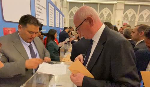 Kazım Kurt İmamoğlu'na destek için oy kullandı!