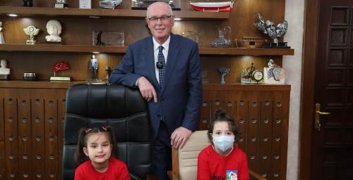 Kazım Kurt makamı çocuklara bıraktı