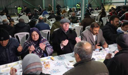 Kazım Kurt'tan Gündoğdu'ya iftar ziyareti: 2000 kişi bir arada!