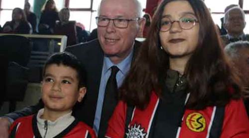 Kazım Kurt’tan takdir alan öğrencilere Eskişehirspor forması