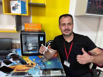 Kendi Dronelerini Okulda Yapıyorlar
