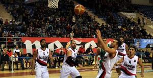 Kendi evinde yenildi