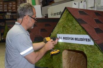 Kendi İmkanlarıyla Ürettikleri Kulübeler Sokak Hayvanlarına Yuva Oluyor
