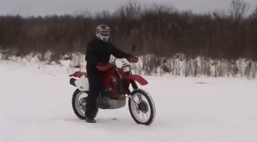 Kendi kar lastiğini yaptı! İşte ilginç sonuç...